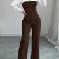 Elegant stripete bluse med V-hals og bukser med vide ben til kvinner