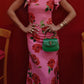Maxikjole i cheongsam-stil med volanger og vide ermer med rosa blomstertrykk
