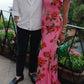 Maxikjole i cheongsam-stil med volanger og vide ermer med rosa blomstertrykk