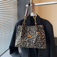 🎁Nyheter 2026 – 50 % rabatt🎒Retro-veske med leopardmønster for kvinner