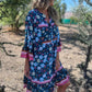🌸 Avslappet, blomstret kjole med knapper i utringningen