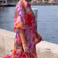 Rød, blomstret chiffonkjole med trykk