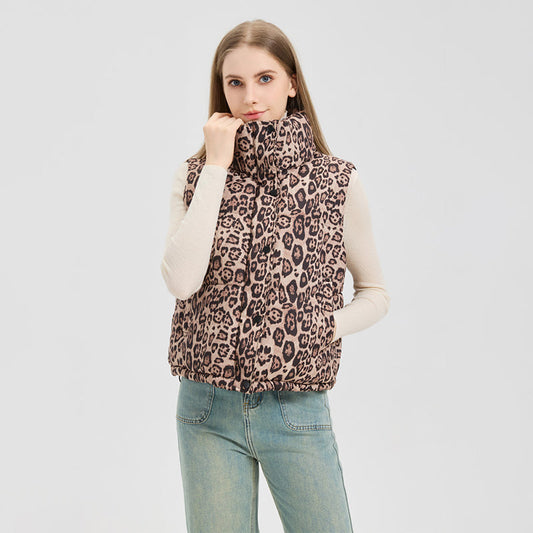 Lett puffervest for kvinner med leopardmønster