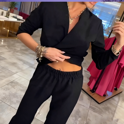 Elegant bluse med V-hals og palazzo-bukser