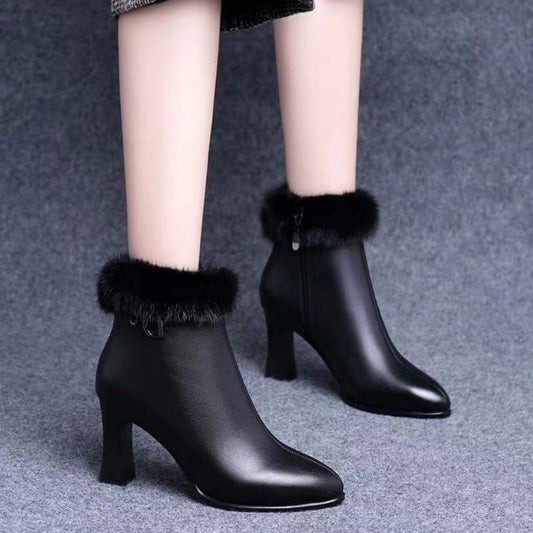 Høyhælte ankelstøvler med spiss tå for kvinner