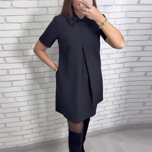 Elegant minikjole med krage for kvinner
