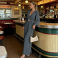 Elegant jumpsuit med V-hals, vide ben og belte