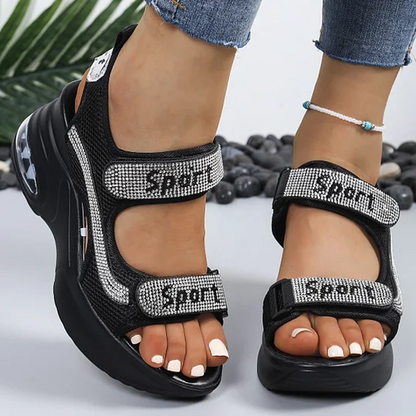 🔥Siste tilbud – 50 % rabatt – Trendy ortopediske sandaler for kvinner med kilehæl og strass
