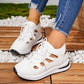 Pustende sneakers med snøring og utskjæringer