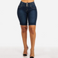 Damemodell med høy midje i elastisk denim