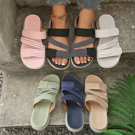 Flate sandaler med flere stropper for damer