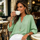 Casual ensfarget bluse med V-hals for kvinner