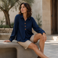 Elegant damebluse med reverskrage og knapper