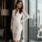 Elegant bodycon-kjole for kvinner med V-hals og blonder på ermene