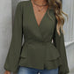 Peplum-bluse med V-hals og lanterneermer for damer