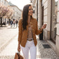 Elegant, ettersittende blazer for kvinner med gullknapper