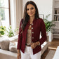 Elegant, ettersittende blazer for kvinner med gullknapper