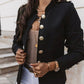 Elegant, ettersittende blazer for kvinner med gullknapper