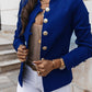 Elegant, ettersittende blazer for kvinner med gullknapper