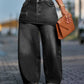 Dameskjørt i lag over denimjeans
